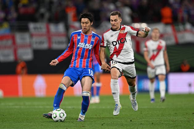 IPA85116349 - Daichi Kamada (Crystal Palace F.C.) against Jorge de Frutos (Rayo Vallecano) during the UEFA Europe Conference 2026 final between Rayo Vallecano de Madrid vs. Crystal Palace F.C. on May 27th, 2026 at the Red Bull Arena, Leipzig, Germany  Copyright: xVincenzoxOrlando IPAxSportx xx 85116349