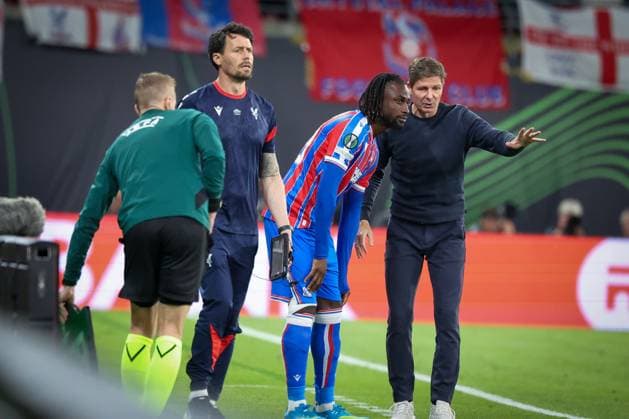 Cheftrainer Oliver Glasner (Crystal Palace F.C.) mit Anweisungen an Evann Guessand 29 (Crystal Palace F.C.), Crystal Palace F.C. vs. Rayo Vallecano, Fussball, Maenner, UEFA, UEFA Confernce League Finale, Saison 2025 2026, 27.05.2026 Leipzig Sachsen Deutschland