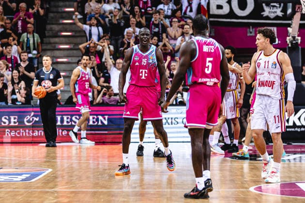easyCredit Basketball Bundesliga, 5. Playoff-Viertelfinale: Telekom Baskets Bonn vs. Fitness First Baskets Würzburg, 27.05.2026 Kur Jongkuch (Telekom Baskets Bonn 15) jubelt - easyCredit Basketball Bundesliga, 5. Playoff-Viertelfinale: Telekom Baskets Bonn vs. Fitness First Baskets Würzburg, 27.05.2026, Telekom Dome Bonn Copyright: xBEAUTIFULxSPORTS Derixx
