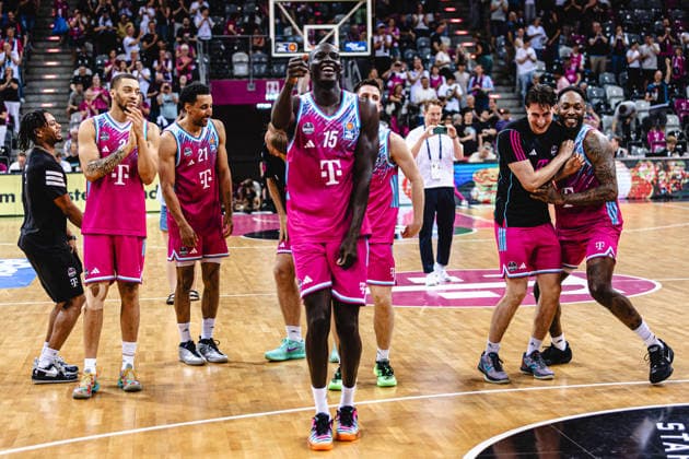 easyCredit Basketball Bundesliga, 5. Playoff-Viertelfinale: Telekom Baskets Bonn vs. Fitness First Baskets Würzburg, 27.05.2026 Kur Jongkuch (Telekom Baskets Bonn 15) macht den Vortänzer - easyCredit Basketball Bundesliga, 5. Playoff-Viertelfinale: Telekom Baskets Bonn vs. Fitness First Baskets Würzburg, 27.05.2026, Telekom Dome Bonn Copyright: xBEAUTIFULxSPORTS Derixx