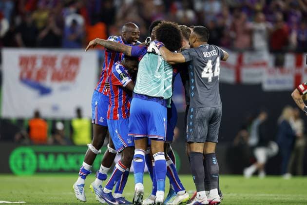 LEIPZIG - (l-r) Jean-Philippe Mateta of Crystal Palace FC, Crystal Palace FC goalkeeper Walter Benitez and teammates celebrate the victory during the UEFA Conference League final between Crystal Palace FC and Rayo Vallecano de Madrid at the Leipzig Arena on May 27, 2026 in Leipzig, Germany. MAURICE VAN STEEN ANP UEFA Conference League - FINAL 2025-2026 xVIxANPxSportx xMauricexvanxSteenxIVx 559469384 originalFilename: 559469384.jpg