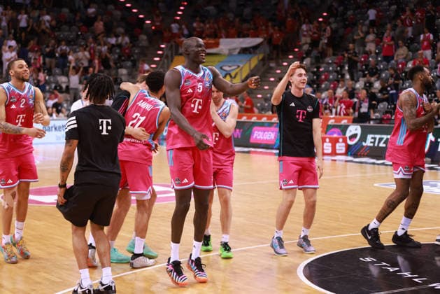 Schlussjubel, Bonn, Deutschland, 27.05.2026, Basketball Bundesliga, 5. Viertelfinale, Telekom Baskets Bonn vs Fitness First Würzburg Baskets