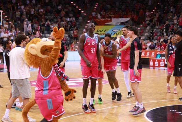 Schlussjubel, Bonn, Deutschland, 27.05.2026, Basketball Bundesliga, 5. Viertelfinale, Telekom Baskets Bonn vs Fitness First Würzburg Baskets