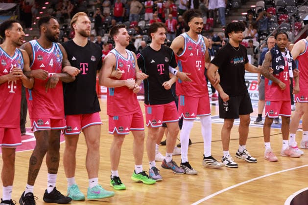 Schlussjubel, Bonn, Deutschland, 27.05.2026, Basketball Bundesliga, 5. Viertelfinale, Telekom Baskets Bonn vs Fitness First Würzburg Baskets