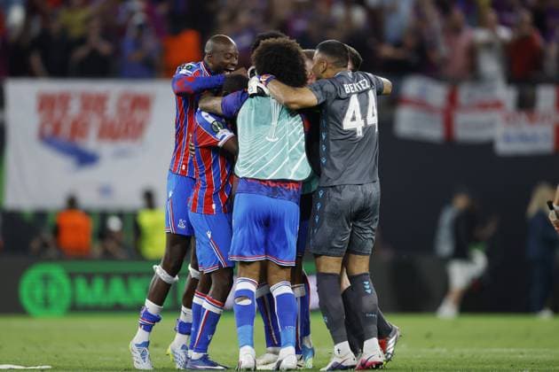 LEIPZIG - (l-r) Jean-Philippe Mateta of Crystal Palace FC, Crystal Palace FC goalkeeper Walter Benitez and teammates celebrate the victory during the UEFA Conference League final between Crystal Palace FC and Rayo Vallecano de Madrid at the Leipzig Arena on May 27, 2026 in Leipzig, Germany. MAURICE VAN STEEN ANP UEFA Conference League - FINAL 2025-2026 xVIxANPxSportx xMauricexvanxSteenxIVx 559469459 originalFilename: 559469459.jpg