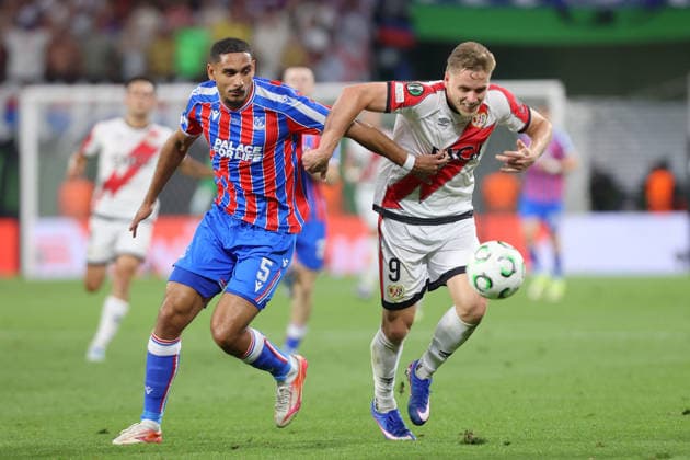27.05.2026, xtgx, Fussball UEFA Conference League Finale 2026, Crystal Palace - Rayo Vallecano v.l. Maxence Lacroix (Crystal Palace) Alemao (Rayo Vallecano) Zweikampf, Aktion, action, battle for the ball (UEFA REGULATIONS PROHIBIT ANY USE OF PHOTOGRAPHS as IMAGE SEQUENCES and or QUASI-VIDEO) Red Bull Arena
