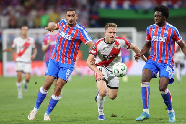 27.05.2026, xtgx, Fussball UEFA Conference League Finale 2026, Crystal Palace - Rayo Vallecano v.l. Maxence Lacroix (Crystal Palace) Alemao (Rayo Vallecano) Zweikampf, Aktion, action, battle for the ball Jaydee Canvot (Crystal Palace) (UEFA REGULATIONS PROHIBIT ANY USE OF PHOTOGRAPHS as IMAGE SEQUENCES and or QUASI-VIDEO) Red Bull Arena