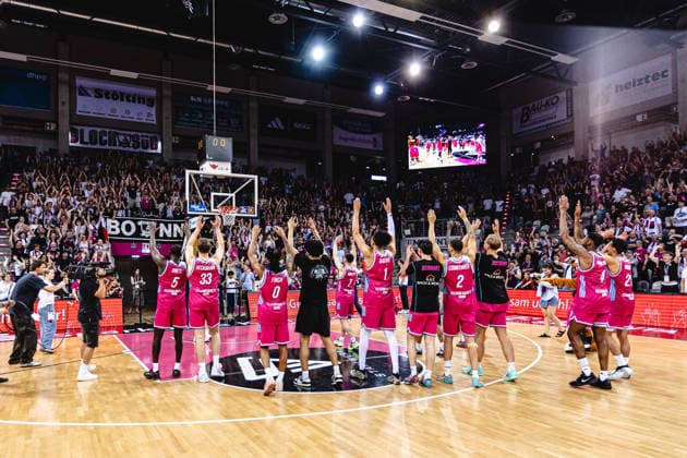 easyCredit Basketball Bundesliga, 5. Playoff-Viertelfinale: Telekom Baskets Bonn vs. Fitness First Baskets Würzburg, 27.05.2026 Die Bonner feiern mit ihren Fans - easyCredit Basketball Bundesliga, 5. Playoff-Viertelfinale: Telekom Baskets Bonn vs. Fitness First Baskets Würzburg, 27.05.2026, Telekom Dome Bonn Copyright: xBEAUTIFULxSPORTS Derixx