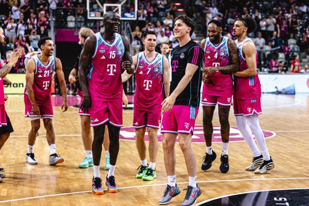 easyCredit Basketball Bundesliga, 5. Playoff-Viertelfinale: Telekom Baskets Bonn vs. Fitness First Baskets Würzburg, 27.05.2026 Ausgelassene Freude der Baskets - easyCredit Basketball Bundesliga, 5. Playoff-Viertelfinale: Telekom Baskets Bonn vs. Fitness First Baskets Würzburg, 27.05.2026, Telekom Dome Bonn Copyright: xBEAUTIFULxSPORTS Derixx