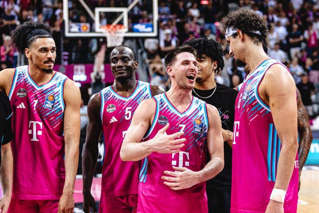 easyCredit Basketball Bundesliga, 5. Playoff-Viertelfinale: Telekom Baskets Bonn vs. Fitness First Baskets Würzburg, 27.05.2026 Glückliche Bonner - easyCredit Basketball Bundesliga, 5. Playoff-Viertelfinale: Telekom Baskets Bonn vs. Fitness First Baskets Würzburg, 27.05.2026, Telekom Dome Bonn Copyright: xBEAUTIFULxSPORTS Derixx