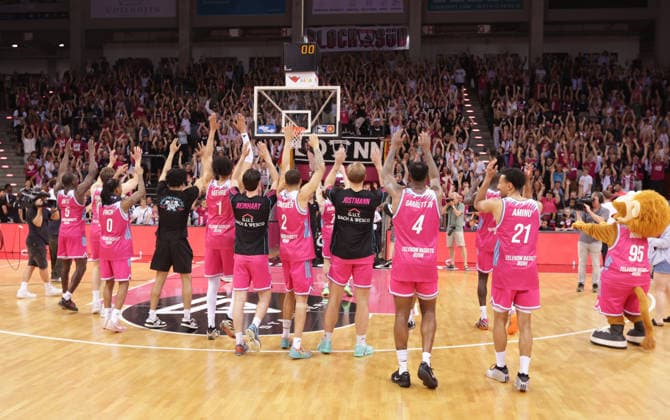 Schlussjubel Bonn, Bonn, Deutschland, 27.05.2026, Basketball Bundesliga, 5. Viertelfinale, Telekom Baskets Bonn vs Fitness First Würzburg Baskets