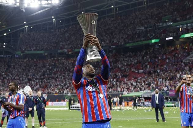 LEIPZIG - Jean-Philippe Mateta of Crystal Palace FC with the UEFA Europa Conference League trophy during the UEFA Conference League Final between Crystal Palace FC and Rayo Vallecano de Madrid at the Leipzig Arena on May 27, 2026 in Leipzig, Germany. MAURICE VAN STEEN ANP UEFA Conference League - FINAL 2025-2026 xVIxANPxSportx xMauricexvanxSteenxIVx 559471057 originalFilename: 559471057.jpg