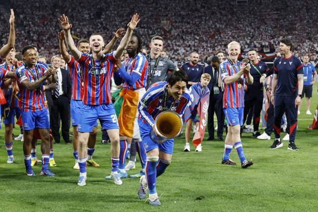 LEIPZIG - Daichi Kamada of Crystal Palace FC with the UEFA Europa Conference League trophy during the UEFA Conference League Final between Crystal Palace FC and Rayo Vallecano de Madrid at the Leipzig Arena on May 27, 2026 in Leipzig, Germany. MAURICE VAN STEEN ANP UEFA Conference League - FINAL 2025-2026 xVIxANPxSportx xMauricexvanxSteenxIVx 559471263 originalFilename: 559471263.jpg
