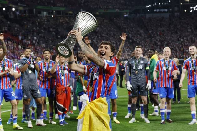 LEIPZIG - Yeremy Pino of Crystal Palace FC with the UEFA Europa Conference League trophy during the UEFA Conference League Final between Crystal Palace FC and Rayo Vallecano de Madrid at the Leipzig Arena on May 27, 2026 in Leipzig, Germany. MAURICE VAN STEEN ANP UEFA Conference League - FINAL 2025-2026 xVIxANPxSportx xMauricexvanxSteenxIVx 559471515 originalFilename: 559471515.jpg