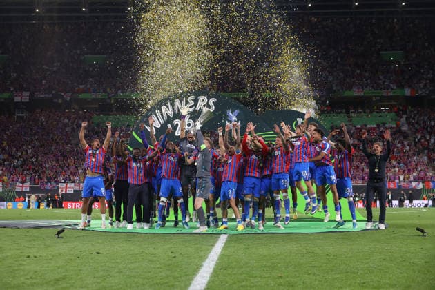27.05.2026, xtgx, Fussball UEFA Conference League Finale 2026, Crystal Palace - Rayo Vallecano v.l. Siegerfoto Jubel, Freude über den Sieg der Conference League (UEFA REGULATIONS PROHIBIT ANY USE OF PHOTOGRAPHS as IMAGE SEQUENCES and or QUASI-VIDEO) Red Bull Arena