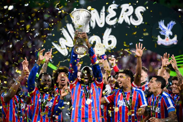 Crystal Palace FC v Rayo Vallecano de Madrid - UEFA Conference League Jean-Philippe Mateta of Crystal Palace FC lifts the trophy during the UEFA Conference League 2025 26 final football match between Crystal Palace FC and Rayo Vallecano de Madrid. Leipzig Germany Copyright: xNicolòxCampox