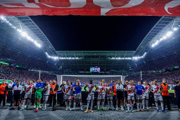 Crystal Palace vs Rayo Vallecano - UEFA Conference League - 27 05 2026 Rayo Vallecano players with your supporters during the UEFA Conference League Final match between Crystal Palace and Rayo Vallecano at Red Bull Arena Stadium on May 27, 2026 in Leipzig, Germany. Leipzig Germany Copyright: xPabloxGarciaxSacristan PGSxPhotoxAgencyx
