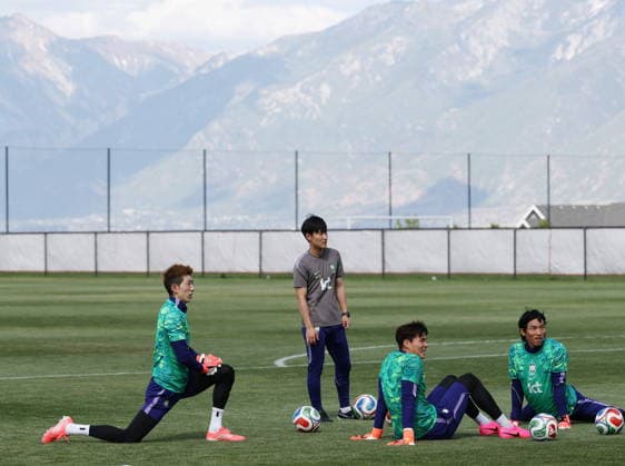South Korea Intensifies 2026 World Cup Training in Utah South Korea goalkeeper Jo Hyeon-woo (L) and teammates warm up ahead of a training session at the Zions Bank Training Center in Herriman, Utah, 27 May 2026, in preparation for the upcoming World Cup in Canada, Mexico, and the United States. Herriman United States  Copyright: xYONHAPx