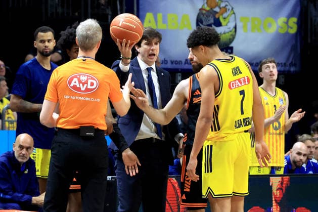 DEU, easyCredit BBL, ALBA vs. Rasta Vechta, 27.05.2026, Uber-Arena, Berlin, DEU, easyCredit BBL, ALBA vs. Rasta Vechta, im Bild CHEFTRAINER Pedro Calles (ALBA Berlin)