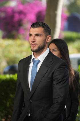 El futbolista Rafa Mir comparece ante la Audiencia de Valencia para ser juzgado por presunta agresión sexual El futbolista Rafa Mir a su llegada a la Audiencia Provincial de Valencia, a 28 de mayo de 2026, en Valencia, Comunidad Valenciana (Espana). El juicio penal analiza los hechos ocurridos en agosto de 2024 tras una denuncia por agresión sexual y lesiones interpuesta por una joven, un caso por el que el Ministerio Fiscal solicita una pena de diez anos y medio de prisión para el deportista, mientras que las acusaciones personadas mantienen sus respectivas peticiones de condena de cara a las sesiones de vista oral. 28 MAYO 2026 Espana *** The footballer Rafa Mir appears before the Audiencia of Valencia to be tried for alleged sexual assault The footballer Rafa Mir on his arrival at the Provincial Court of Valencia, on 28 May 2026, in Valencia, Valencian Community Spain The criminal trial analyzes the facts occurred in August 2024 following a complaint of sexual assault and battery filed by a young woman, The prosecution requests a sentence of ten and a half years in prison for the athlete, while the defendants maintain their respective sentencing requests for the oral hearing sessions 28 MAY 2026 Espana  Copyright: xJorgexGilx 7555430