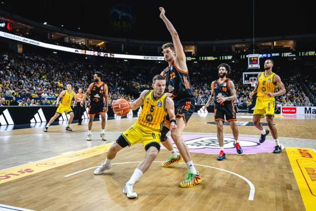 Basketball Berlin 27.05.2026 Saison 2025 2026 EasyCredit BBL 1. Bundesliga Männer, Herren Playoffs Viertelfinale Spiel 5 Alba Berlin - RASTA Vechta Martin Hermannsson (Alba Berlin, No.15) Tibor Pleiß (Vechta, No.22)