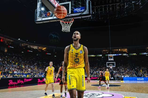 Basketball Berlin 27.05.2026 Saison 2025 2026 EasyCredit BBL 1. Bundesliga Männer, Herren Playoffs Viertelfinale Spiel 5 Alba Berlin - RASTA Vechta Norris Agbakoko (Alba Berlin, No.17) Jubel