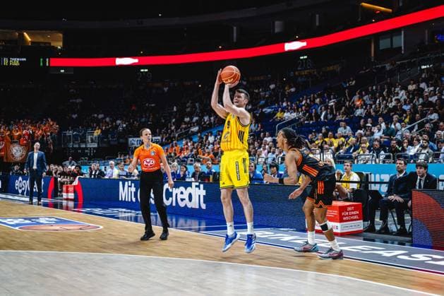 Basketball Berlin 27.05.2026 Saison 2025 2026 EasyCredit BBL 1. Bundesliga Männer, Herren Playoffs Viertelfinale Spiel 5 Alba Berlin - RASTA Vechta Jonas Mattisseck (Alba Berlin, No.09) Alonzo Verge (Vechta, No.11)