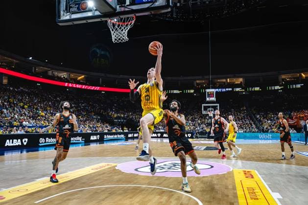 Basketball Berlin 27.05.2026 Saison 2025 2026 EasyCredit BBL 1. Bundesliga Männer, Herren Playoffs Viertelfinale Spiel 5 Alba Berlin - RASTA Vechta Justin Bean (Alba Berlin, No.34)