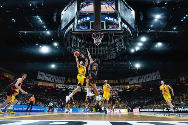 Basketball Berlin 27.05.2026 Saison 2025 2026 EasyCredit BBL 1. Bundesliga Männer, Herren Playoffs Viertelfinale Spiel 5 Alba Berlin - RASTA Vechta Martin Hermannsson (Alba Berlin, No.15) Lloyd Pandi (Vechta, No.41)