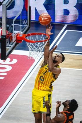Basketball Berlin 27.05.2026 Saison 2025 2026 EasyCredit BBL 1. Bundesliga Männer, Herren Playoffs Viertelfinale Spiel 5 Alba Berlin - RASTA Vechta Norris Agbakoko (Alba Berlin, No.17) TJ Bamba (Vechta, No.05)