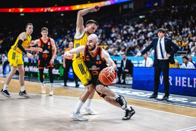 Basketball Berlin 27.05.2026 Saison 2025 2026 EasyCredit BBL 1. Bundesliga Männer, Herren Playoffs Viertelfinale Spiel 5 Alba Berlin - RASTA Vechta Tommy Kuhse (Vechta, No.12) Martin Hermannsson (Alba Berlin, No.15)