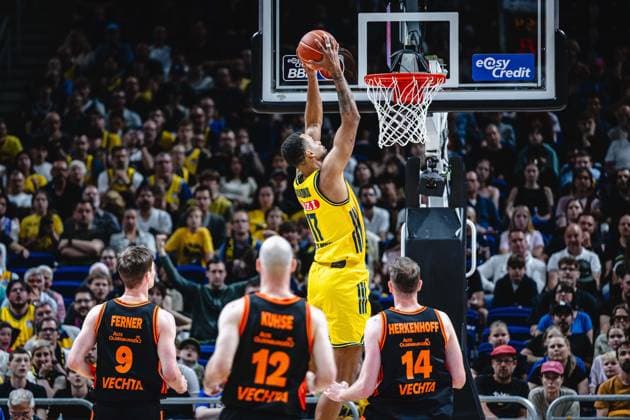 Basketball Berlin 27.05.2026 Saison 2025 2026 EasyCredit BBL 1. Bundesliga Männer, Herren Playoffs Viertelfinale Spiel 5 Alba Berlin - RASTA Vechta Norris Agbakoko (Alba Berlin, No.17) Joschka Ferner (Vechta, No.09) Tommy Kuhse (Vechta, No.12) Philipp Herkenhoff (Vechta, No.14)