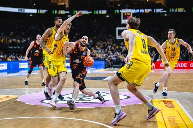 Basketball Berlin 27.05.2026 Saison 2025 2026 EasyCredit BBL 1. Bundesliga Männer, Herren Playoffs Viertelfinale Spiel 5 Alba Berlin - RASTA Vechta Tommy Kuhse (Vechta, No.12) Malte Delow (Alba Berlin, No.06)