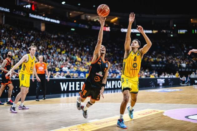 Basketball Berlin 27.05.2026 Saison 2025 2026 EasyCredit BBL 1. Bundesliga Männer, Herren Playoffs Viertelfinale Spiel 5 Alba Berlin - RASTA Vechta Alonzo Verge (Vechta, No.11) Michael Rataj (Alba Berlin, No.21) Mike