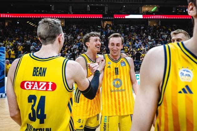 Basketball Berlin 27.05.2026 Saison 2025 2026 EasyCredit BBL 1. Bundesliga Männer, Herren Playoffs Viertelfinale Spiel 5 Alba Berlin - RASTA Vechta Alba gewinnt Jubel Moses Wood (Alba Berlin, No.11) Alex O Connell (Alba Berlin, No.03) Justin Bean (Alba Berlin, No.34)