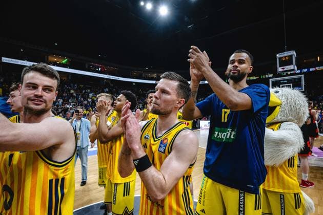 Basketball Berlin 27.05.2026 Saison 2025 2026 EasyCredit BBL 1. Bundesliga Männer, Herren Playoffs Viertelfinale Spiel 5 Alba Berlin - RASTA Vechta Alba gewinnt Jubel Martin Hermannsson (Alba Berlin, No.15) Norris Agbakoko (Alba Berlin, No.17)