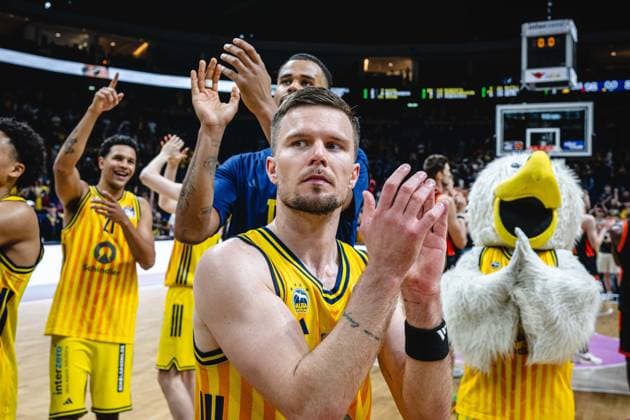 Basketball Berlin 27.05.2026 Saison 2025 2026 EasyCredit BBL 1. Bundesliga Männer, Herren Playoffs Viertelfinale Spiel 5 Alba Berlin - RASTA Vechta Alba gewinnt Jubel Martin Hermannsson (Alba Berlin, No.15)