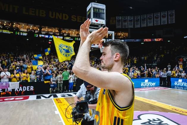 Basketball Berlin 27.05.2026 Saison 2025 2026 EasyCredit BBL 1. Bundesliga Männer, Herren Playoffs Viertelfinale Spiel 5 Alba Berlin - RASTA Vechta Alba gewinnt Jubel Jonas Mattisseck (Alba Berlin, No.09)