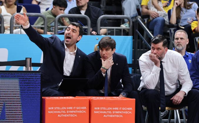 Co Trainer Vladimir Bogojevic, Trainer Pedro Calles, Co Trainer Sebastian Trzcionka Basketball BBL Bundesliga Herren Play Off Viertelfinale 5.Spiel Saison 2025 2026 27.05.2026 ALBA Berlin vs SC Rasta Vechta