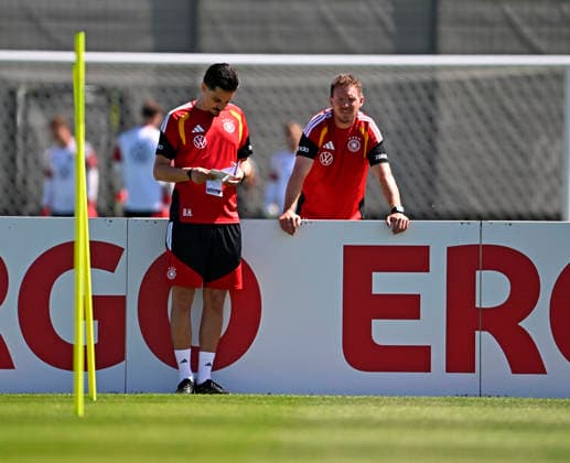 28.05.2026, Fussball DFB-Nationalmannschaft Deutschland, Trainingslager vor der WM in Herzogenaurach, im Homeground bei ADIDAS. Erste Trainingseinheit auf dem Adidas-Sportplatz, Trainer Julian Nagelsmann (Deutschland) und Co-Trainer Benjamin Hübner (Deutschland)