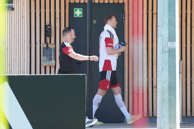 Torwart Manuel Neuer (Deutschland Germany) kommt aus dem Trainingsraum und geht zurück in den Home Ground - Herzo Base 28.05.2026: Deutsche Nationalmannschaft, Trainingslager zur WM-Vorbereitung, Home Ground, HerzoBase, World of Adidas, Herzogenaurach