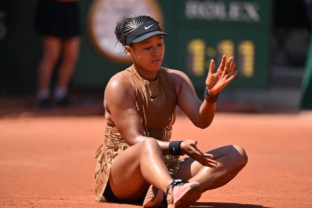 2026 French Open (Roland-Garros) - Day 5 PARIS, FRANCE - MAY 28: Naomi Osaka of Japan on the floor as she in action against Donna Vekic (not seen) of Croatia during the women s singles second round on day five of the 2026 French Open at Court Simonne-Mathieu in Paris, France on May 28, 2026. Mustafa Yalcin Anadolu Paris France. Editorial use only. Please get in touch for any other usage.  Copyright: x2026xAnadoluxMustafaxYalcinx