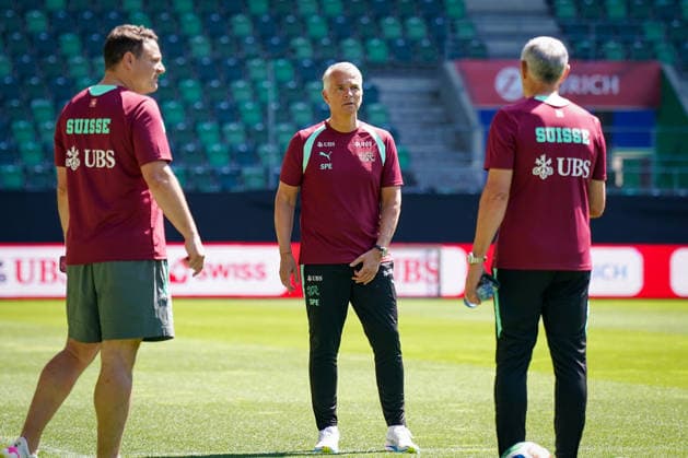 Schweiz: Fussball Schweizer Nationalmannschaft 2026, Training der Schweizer Nationalmannschaft - Kybunpark (St. Gallen): Sergio Ermotti (Group Chief Executive Officer, UBS) Copyright: xJOERANxSTEINSIEKx