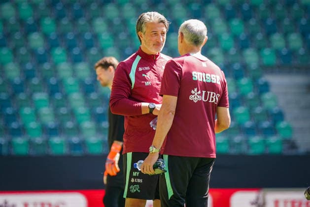 Schweiz: Fussball Schweizer Nationalmannschaft 2026, Training der Schweizer Nationalmannschaft - Kybunpark (St. Gallen): Murat Yakin (Trainer, Switzerland) Pierluigi Tami (Direktor Nationalteams, Schweizerischer Fussballverband) Copyright: xJOERANxSTEINSIEKx