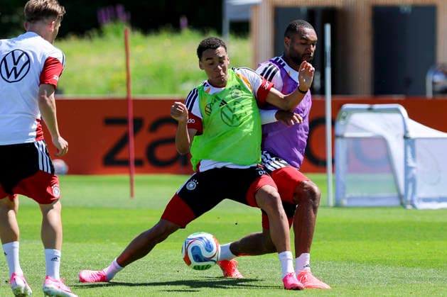 Jamal Musiala (Germany) und Jonathan Tah (Germany) kaempfen um den Ball, , Training der deutschen Fussball Nationalmannschaft, Home Ground am 28. May 2026 in Herzogenaurach, Deutschland. (Foto von Marco Steinbrenner DeFodi Images) Jamal Musiala (Germany) und Jonathan Tah (Germany) battle for the ball, , Training der deutschen Fussball Nationalmannschaft, Home Ground, May 28, 2026 in Herzogenaurach, Germany. (Photo by Marco Steinbrenner DeFodi Images) -