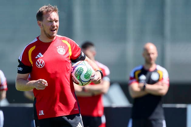Bundestrainer Julian Nagelsmann (Germany) schaut, , Training der deutschen Fussball Nationalmannschaft, Home Ground am 28. May 2026 in Herzogenaurach, Deutschland. (Foto von Marco Steinbrenner DeFodi Images) Bundestrainer Julian Nagelsmann (Germany) looks on, , Training der deutschen Fussball Nationalmannschaft, Home Ground, May 28, 2026 in Herzogenaurach, Germany. (Photo by Marco Steinbrenner DeFodi Images) -