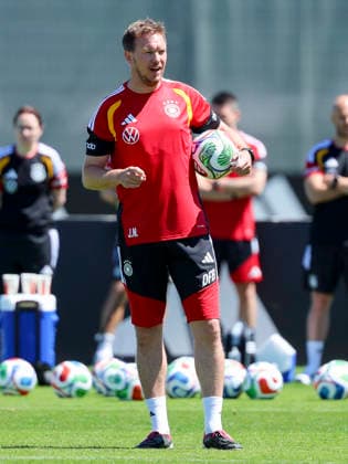 Bundestrainer Julian Nagelsmann (Germany) schaut, , Training der deutschen Fussball Nationalmannschaft, Home Ground am 28. May 2026 in Herzogenaurach, Deutschland. (Foto von Marco Steinbrenner DeFodi Images) Bundestrainer Julian Nagelsmann (Germany) looks on, , Training der deutschen Fussball Nationalmannschaft, Home Ground, May 28, 2026 in Herzogenaurach, Germany. (Photo by Marco Steinbrenner DeFodi Images) -