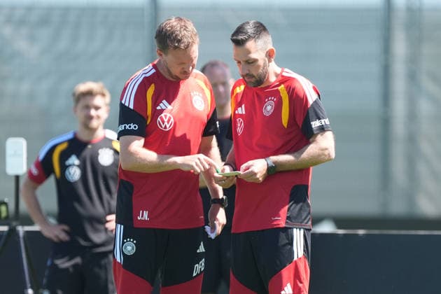 Bundestrainer Julian Nagelsmann (Deutschland Germany) mit Co-Trainer Assistenztrainer Benjamin Hübner (Deutschland Germany) - Herzo Base 28.05.2026: Deutsche Nationalmannschaft, Trainingslager zur WM-Vorbereitung, Home Ground, HerzoBase, World of Adidas, Herzogenaurach