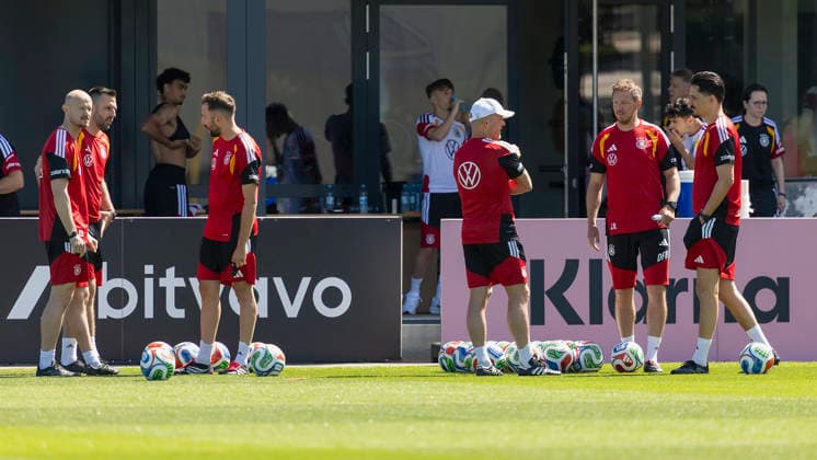 Das Trainerstab-Team um Bundestrainer Julian Nagelsmann wartet auf die Spieler der Deutschen Nationalmannschaft während des Trainings im Home Ground Herzogenaurach bei der WM-Vorbereitung, Herzogenaurach, Deutschland, am 28. Mai 2026. during training at the Home Ground Herzogenaurach during World Cup preparation, Herzogenaurach, Germany, on May 28, 2026. Copyright: HMBxMedia xHeikoxBecker