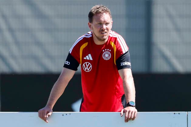 Bundestrainer Julian Nagelsmann (Germany) schaut, , Training der deutschen Fussball Nationalmannschaft, Home Ground am 28. May 2026 in Herzogenaurach, Deutschland. (Foto von Marco Steinbrenner DeFodi Images) Bundestrainer Julian Nagelsmann (Germany) looks on, , Training der deutschen Fussball Nationalmannschaft, Home Ground, May 28, 2026 in Herzogenaurach, Germany. (Photo by Marco Steinbrenner DeFodi Images) -